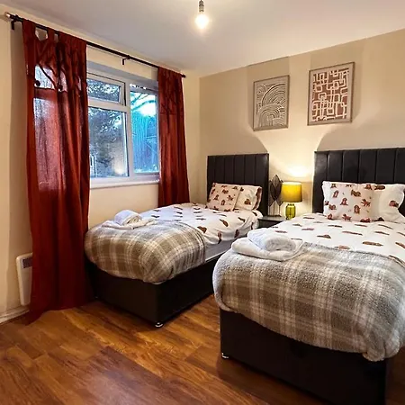 Cozy 2 Bedroom Apartment Close To Town Centre Woking Exterior photo