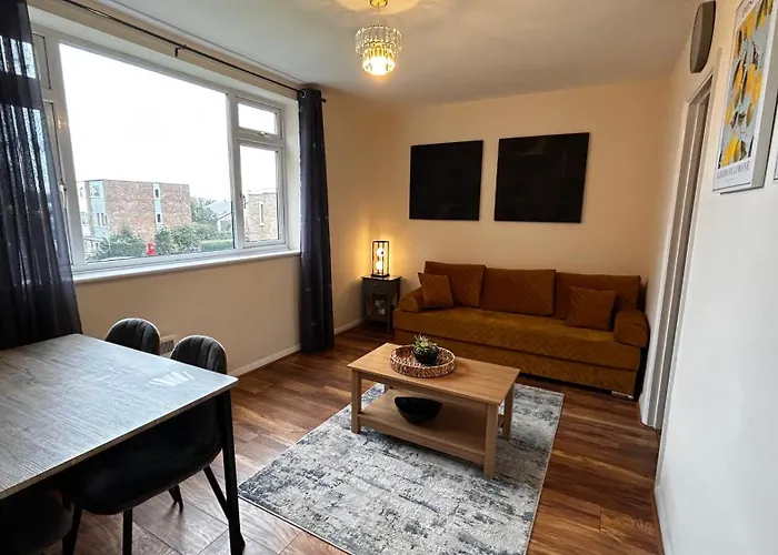 Cozy 2 Bedroom Apartment Close To Town Centre