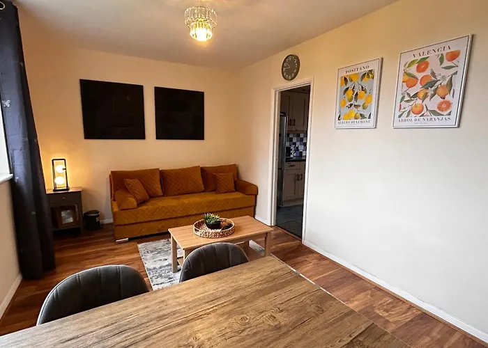 Cozy 2 Bedroom Apartment Close To Town Centre