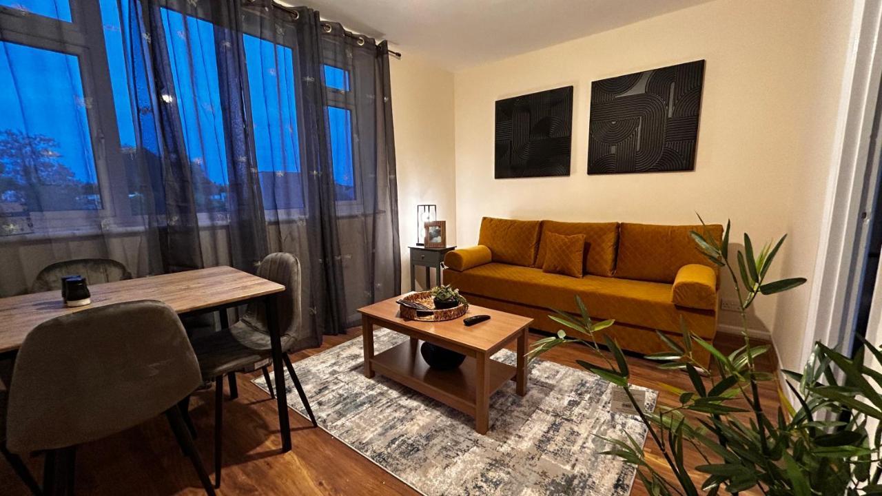 Apartment Cozy 2 Bedroom Close To Town Centre Woking