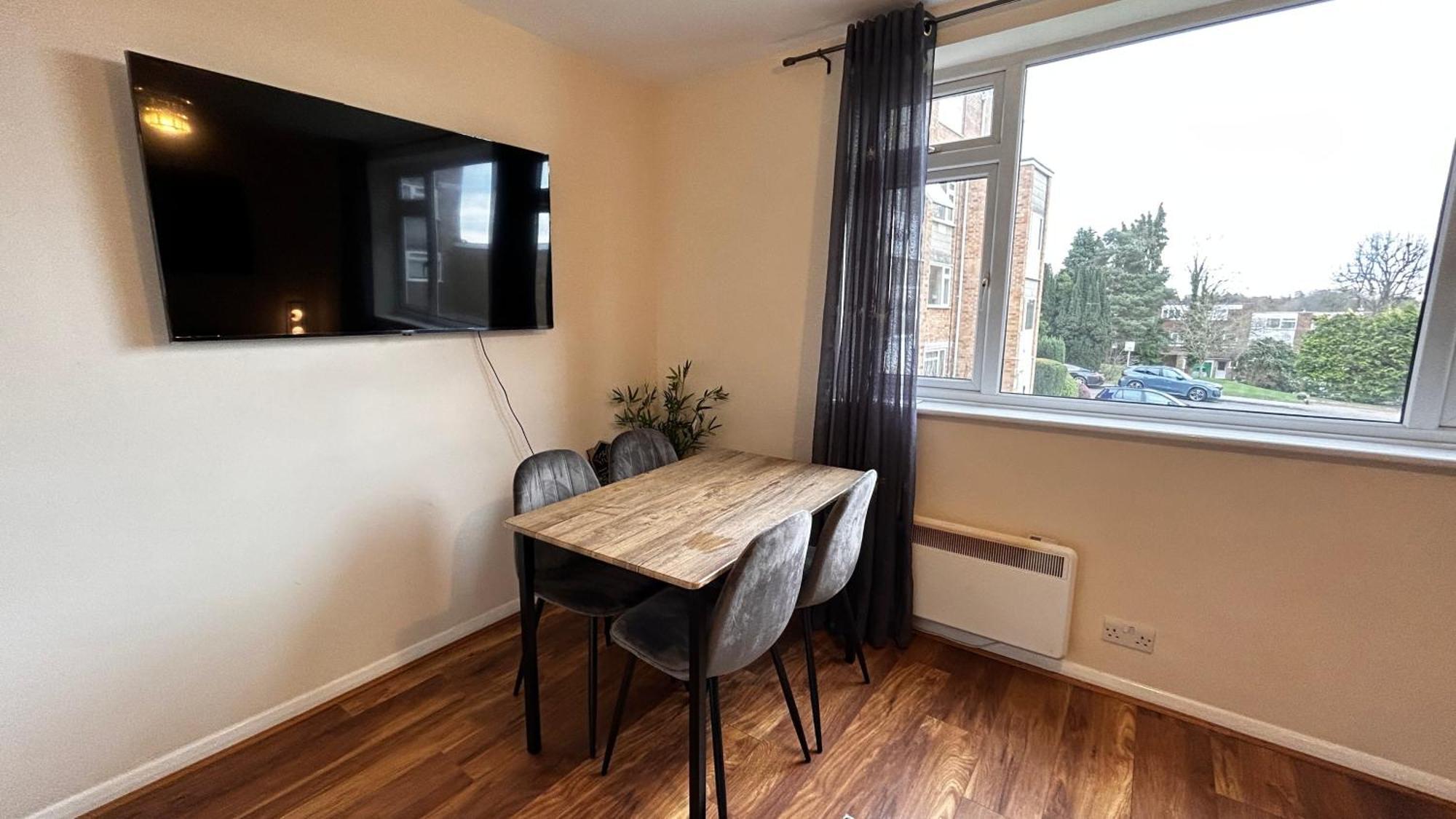 Apartment Cozy 2 Bedroom Close To Town Centre