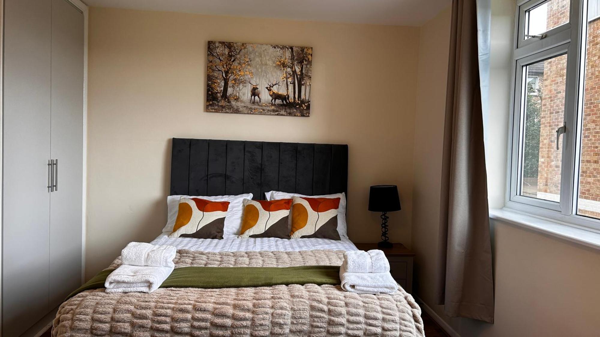 Cozy 2 Bedroom Close To Town Centre Apartment Woking