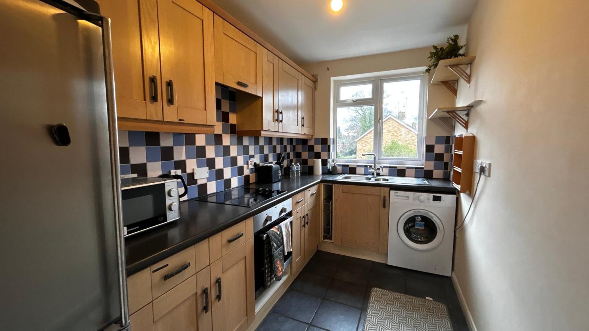Apartment Cozy 2 Bedroom Close To Town Centre *