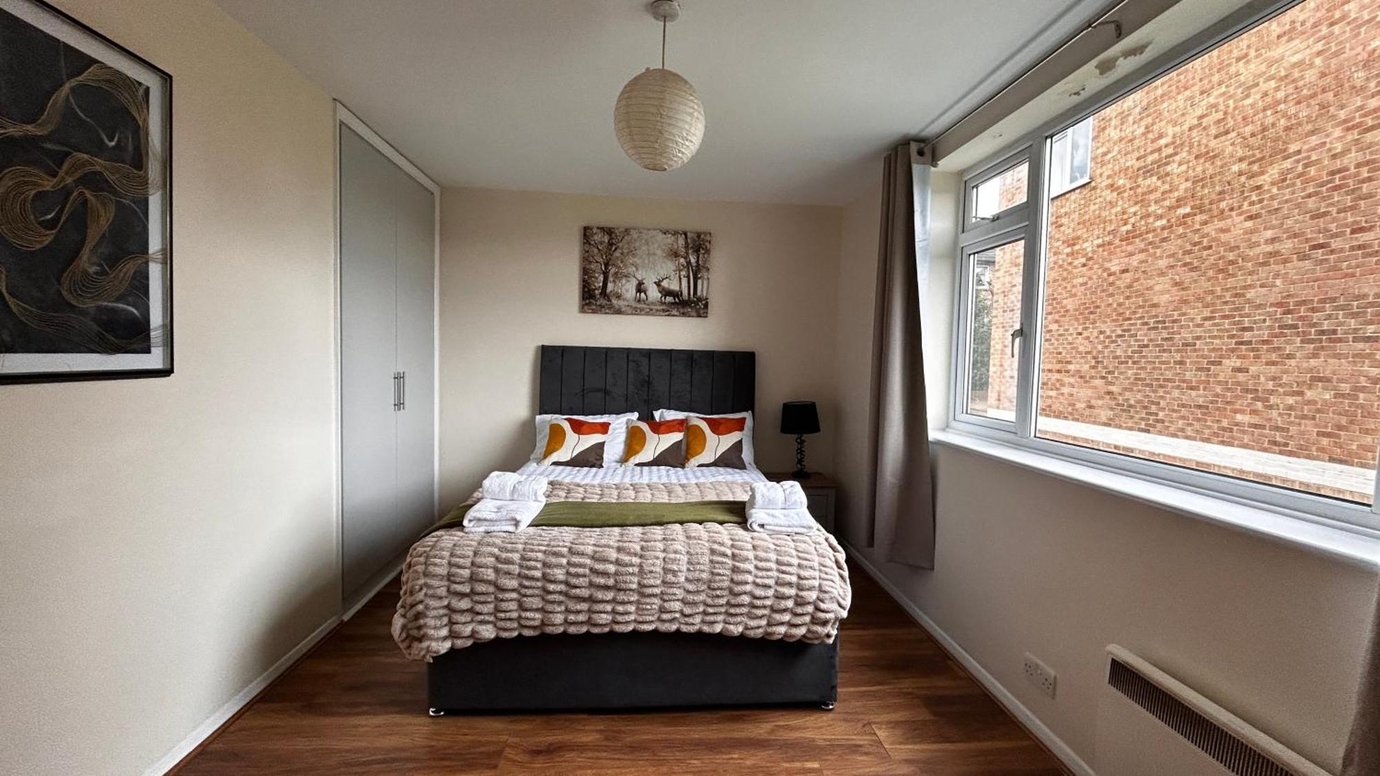 Apartment Cozy 2 Bedroom Close To Town Centre Woking