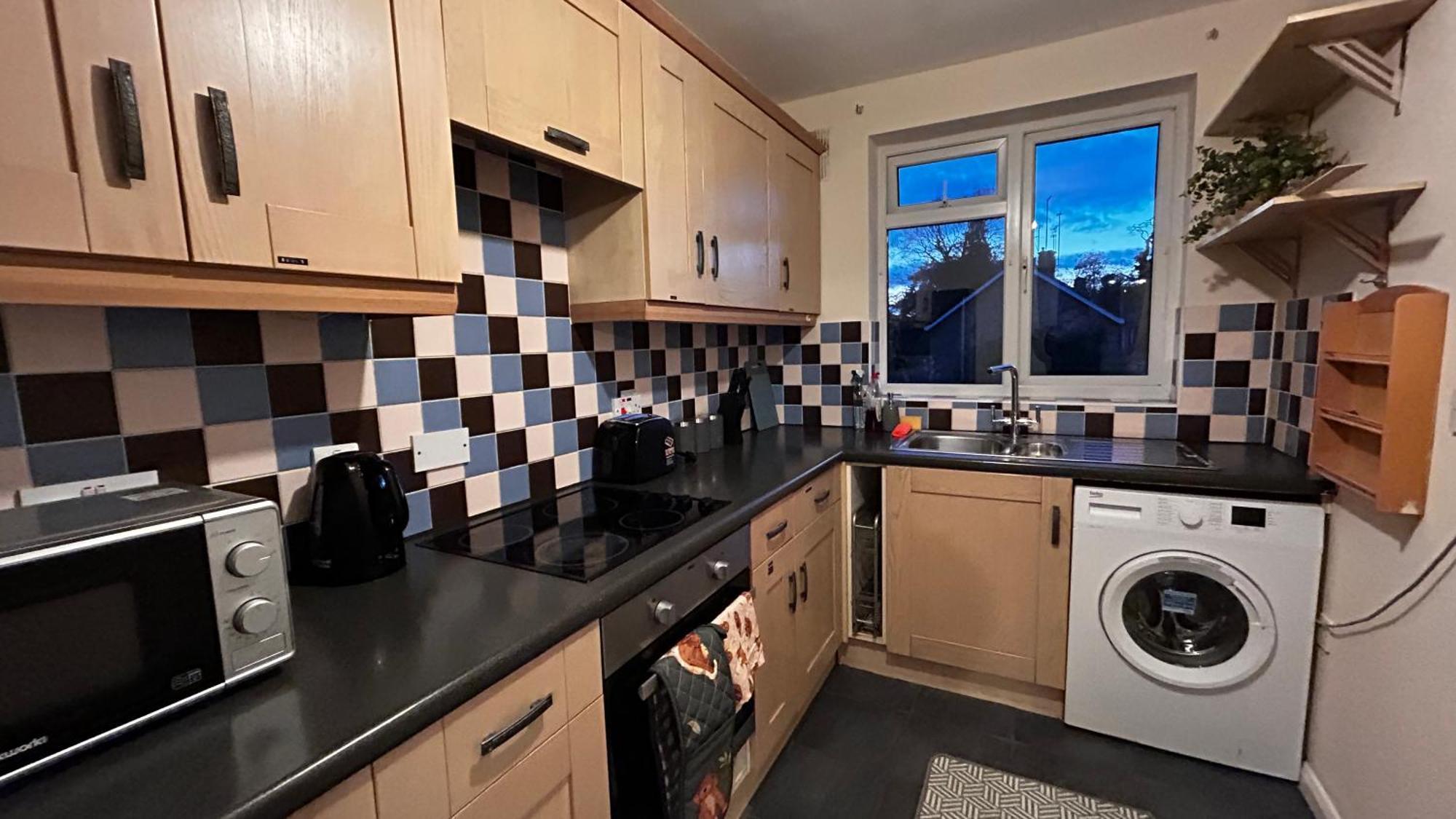 Apartment Cozy 2 Bedroom Close To Town Centre *